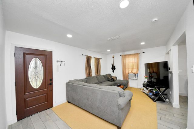 4035 Wylie Street, Houston, TX 77026