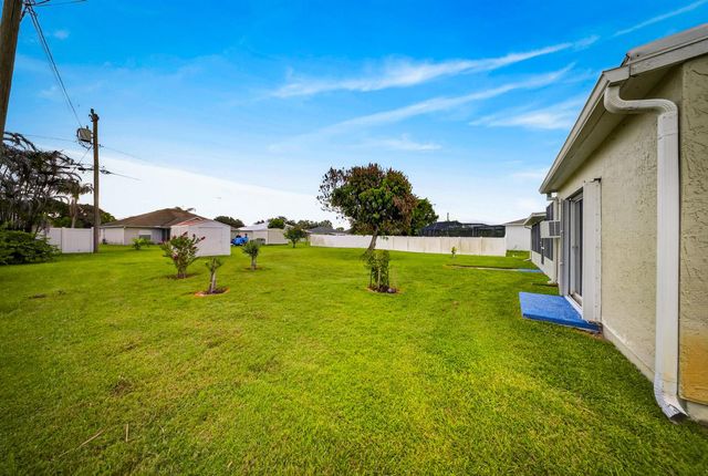 2341 SE West Blackwell Drive, Port Saint Lucie, FL 34952