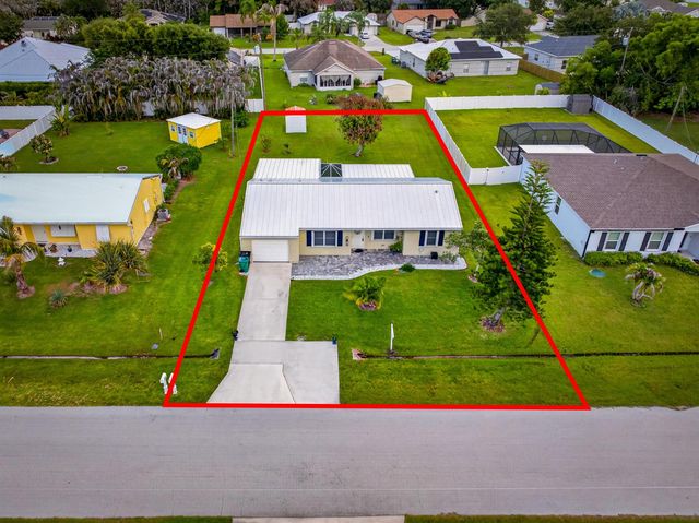2341 SE West Blackwell Drive, Port Saint Lucie, FL 34952