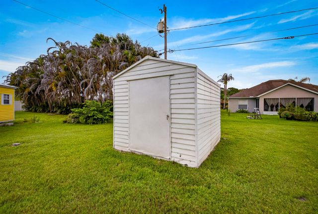 2341 SE West Blackwell Drive, Port Saint Lucie, FL 34952