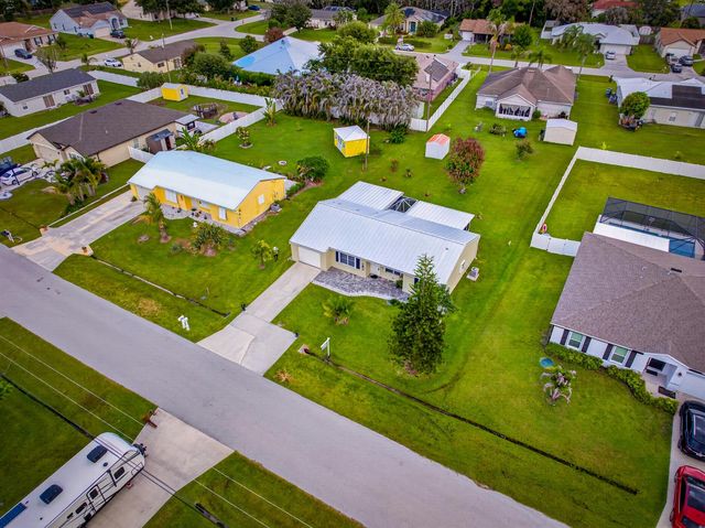2341 SE West Blackwell Drive, Port Saint Lucie, FL 34952