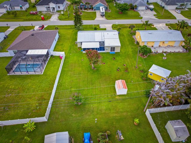2341 SE West Blackwell Drive, Port Saint Lucie, FL 34952