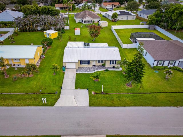 2341 SE West Blackwell Drive, Port Saint Lucie, FL 34952