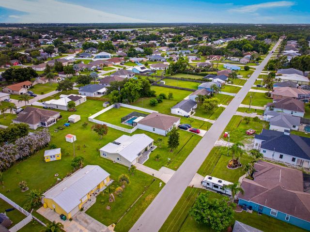 2341 SE West Blackwell Drive, Port Saint Lucie, FL 34952