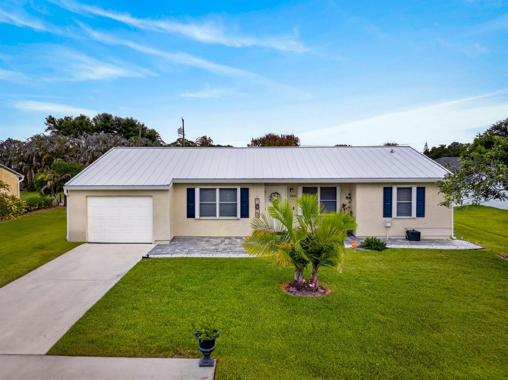 2341 SE West Blackwell Drive, Port Saint Lucie, FL 34952