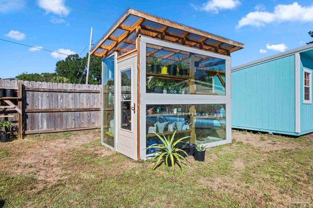 8494 Olympia Rd, Pensacola, FL 32514