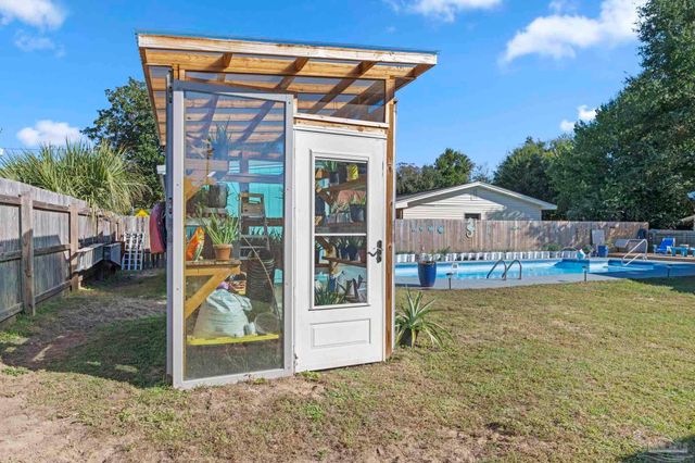 8494 Olympia Rd, Pensacola, FL 32514