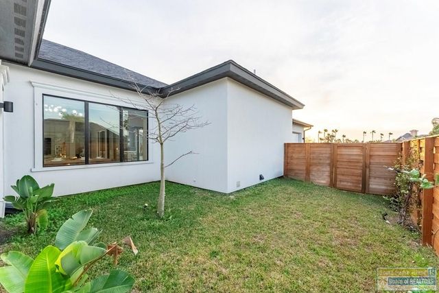 2 Palmer Court, Laguna Vista, TX 78578