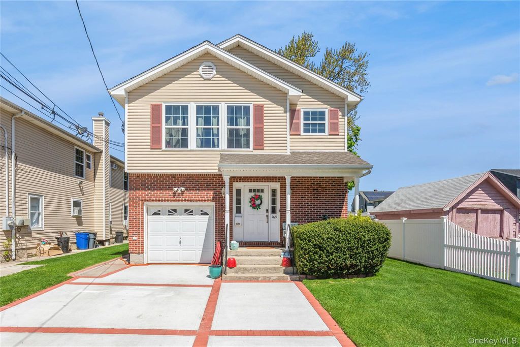 165 Wellesley Street, Hempstead, NY 11550