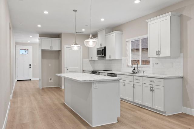 8296 Ghislaine Way, Antelope, CA 95843