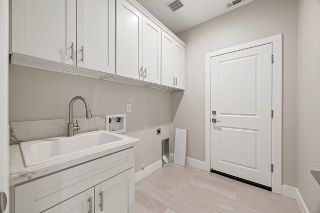 8296 Ghislaine Way, Antelope, CA 95843