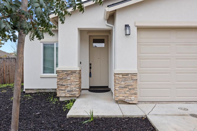 8296 Ghislaine Way, Antelope, CA 95843