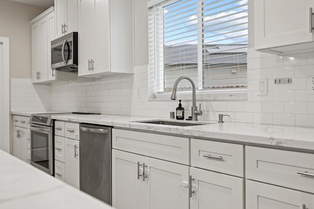 8296 Ghislaine Way, Antelope, CA 95843