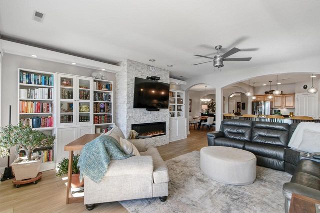 650 E HIAWATHA Drive #302, Wisconsin Dells, WI 53965