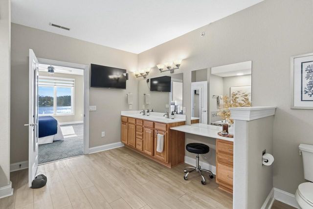 650 E HIAWATHA Drive #302, Wisconsin Dells, WI 53965