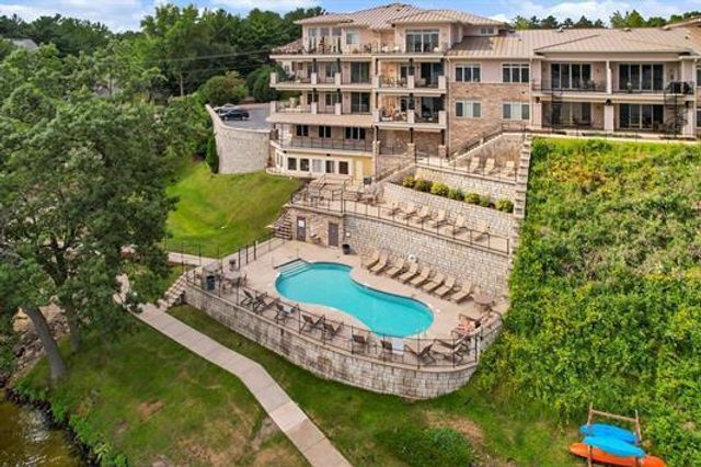 650 E HIAWATHA Drive #302, Wisconsin Dells, WI 53965