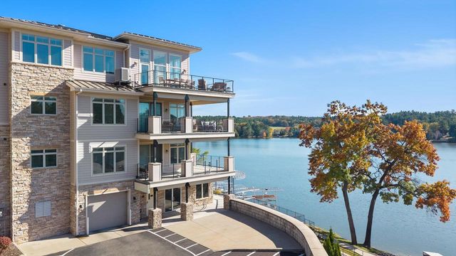 650 E HIAWATHA Drive #302, Wisconsin Dells, WI 53965