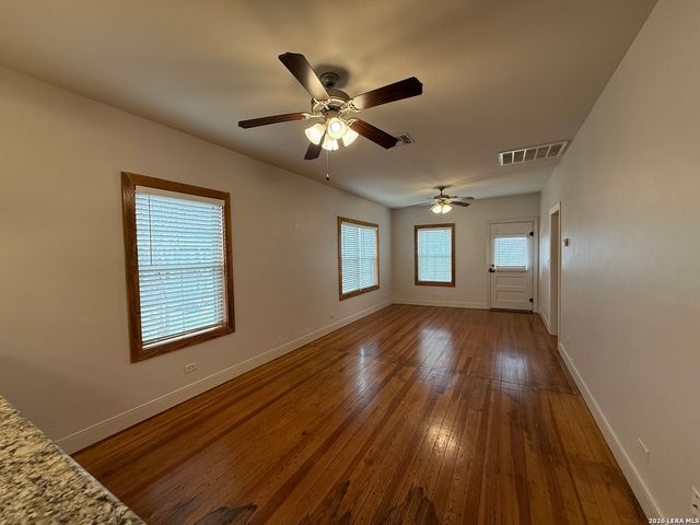 257 E Garza St, New Braunfels, TX 78130