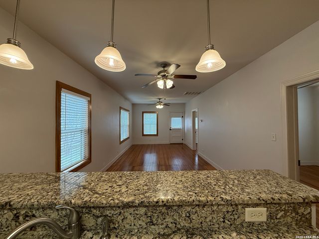 257 E Garza St, New Braunfels, TX 78130