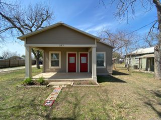 257 E Garza St, New Braunfels, TX 78130