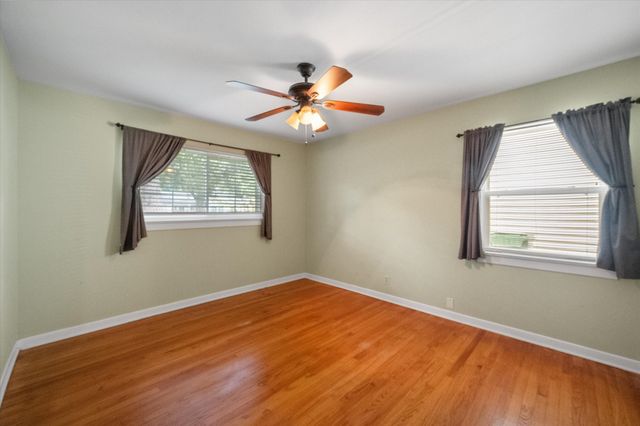 1124 W Tucker Boulevard, Arlington, TX 76013
