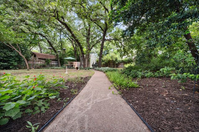 1124 W Tucker Boulevard, Arlington, TX 76013