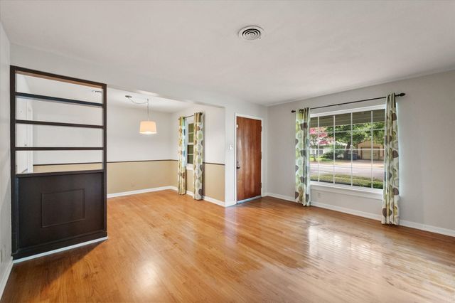 1124 W Tucker Boulevard, Arlington, TX 76013