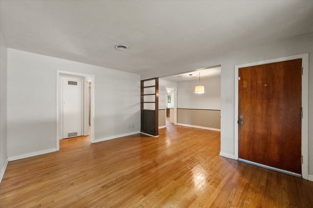 1124 W Tucker Boulevard, Arlington, TX 76013