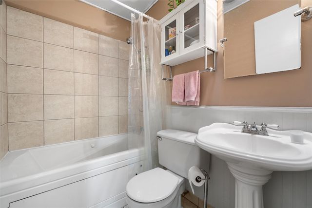 221 Crockett Lane, Hewitt, TX 76643