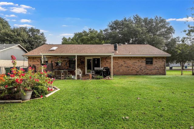 221 Crockett Lane, Hewitt, TX 76643