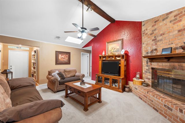 221 Crockett Lane, Hewitt, TX 76643