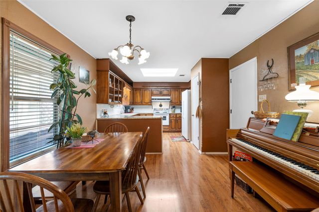 221 Crockett Lane, Hewitt, TX 76643