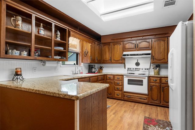 221 Crockett Lane, Hewitt, TX 76643