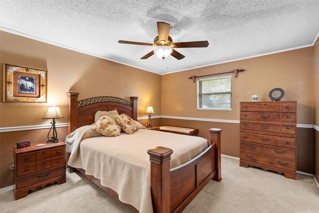 221 Crockett Lane, Hewitt, TX 76643