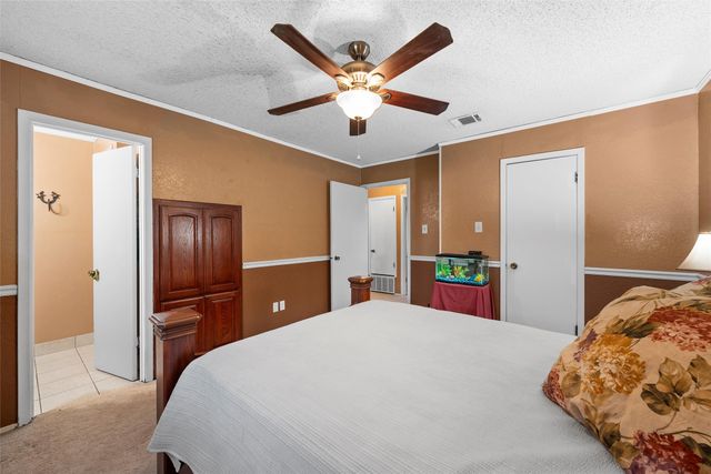 221 Crockett Lane, Hewitt, TX 76643