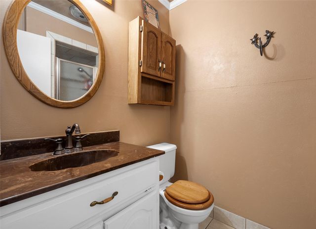 221 Crockett Lane, Hewitt, TX 76643