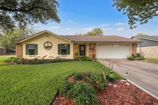 221 Crockett Lane, Hewitt, TX 76643