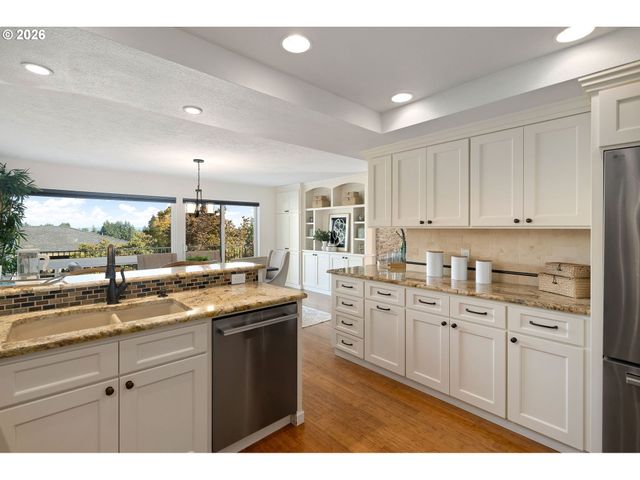 67 CONDOLEA Ter, Lake Oswego, OR 97035
