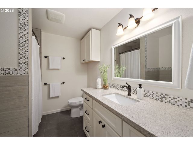 67 CONDOLEA Ter, Lake Oswego, OR 97035
