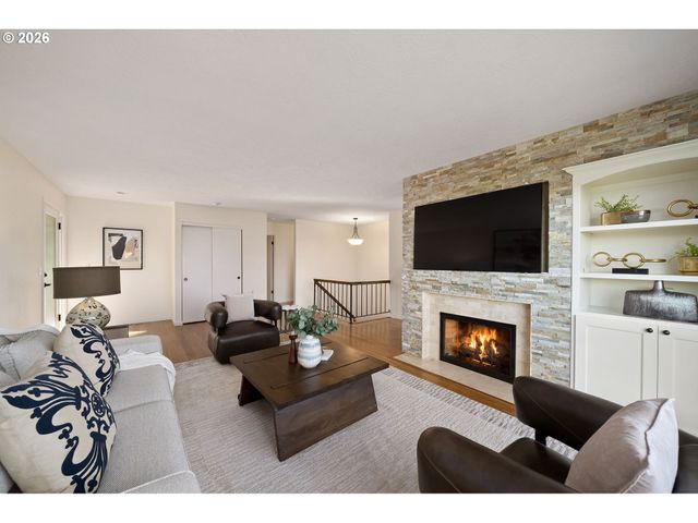 67 CONDOLEA Ter, Lake Oswego, OR 97035