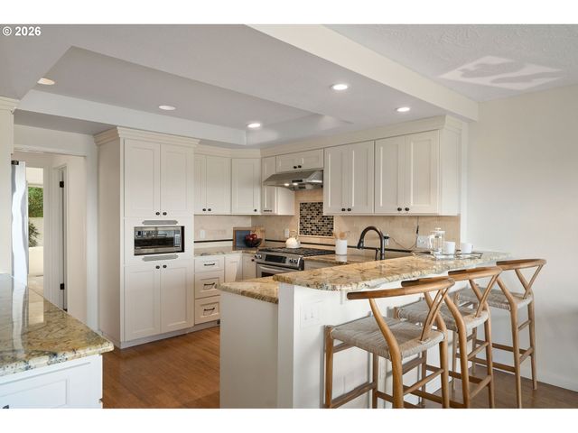 67 CONDOLEA Ter, Lake Oswego, OR 97035