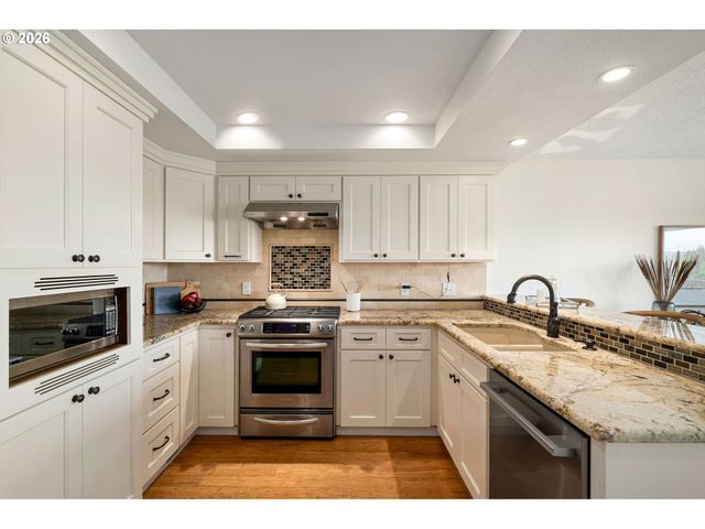 67 CONDOLEA Ter, Lake Oswego, OR 97035