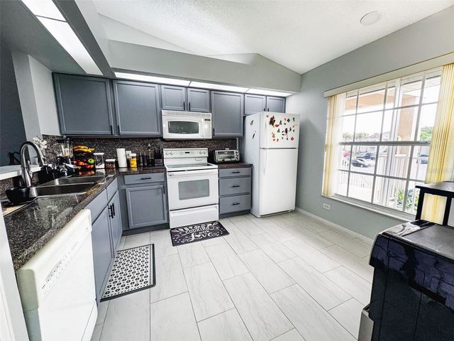 13801 TIMBERLAND DRIVE 201, Orlando, FL 32824