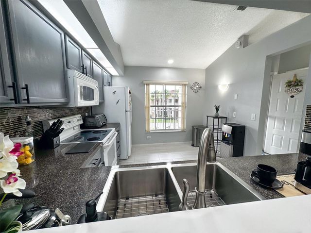 13801 TIMBERLAND DRIVE 201, Orlando, FL 32824