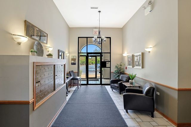 55 S Hale Street 109, Palatine, IL 60067