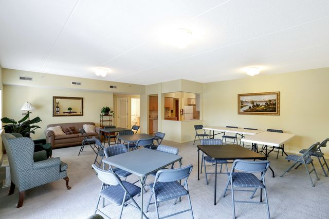 55 S Hale Street 109, Palatine, IL 60067