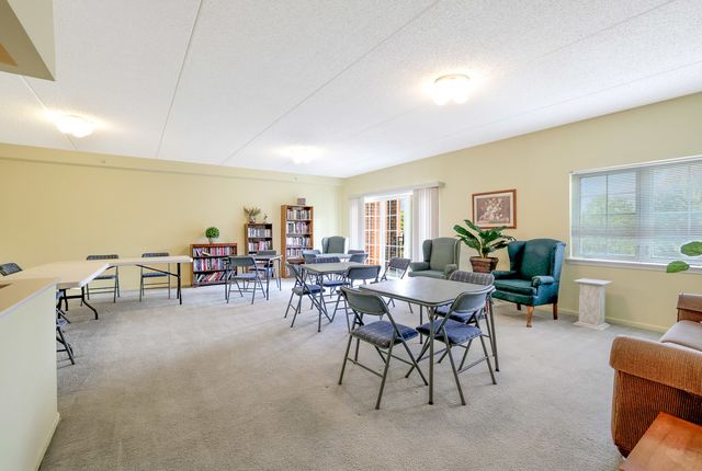 55 S Hale Street 109, Palatine, IL 60067