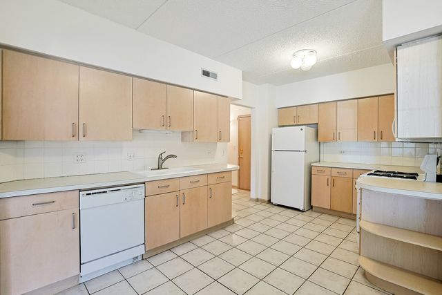 55 S Hale Street 109, Palatine, IL 60067