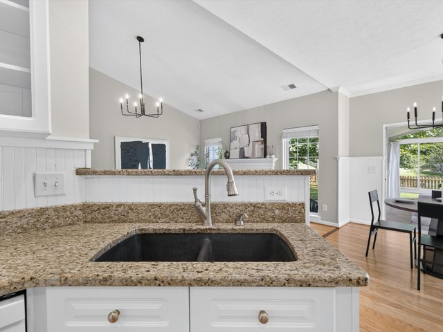 440 Creekside Ln, Spring Hill, TN 37174
