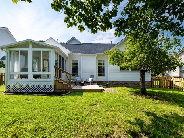 440 Creekside Ln, Spring Hill, TN 37174
